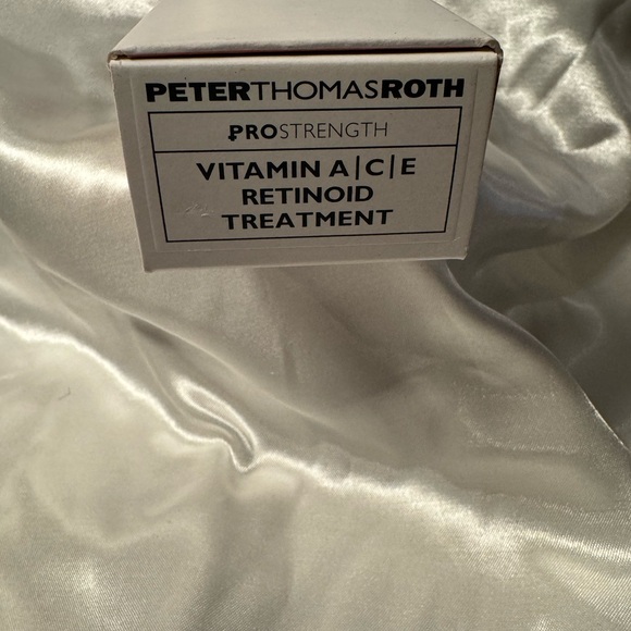 Peter Thomas Roth Vitamin A C E Retinoid Treatment - Picture 3 of 5